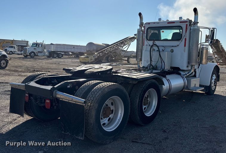 image for item ET5407 2007 Peterbilt 379 semi truck