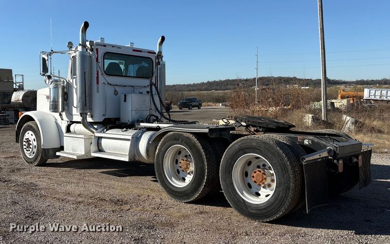 image for item ET5407 2007 Peterbilt 379 semi truck