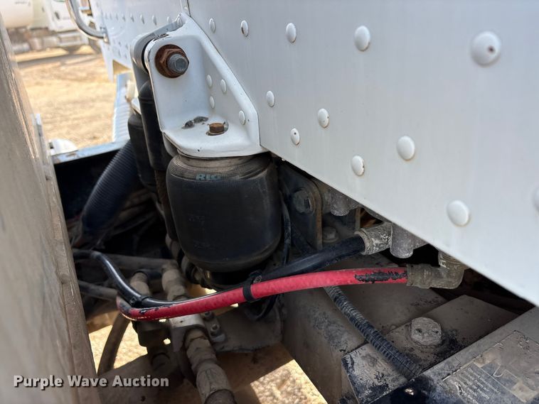 image for item ET5407 2007 Peterbilt 379 semi truck