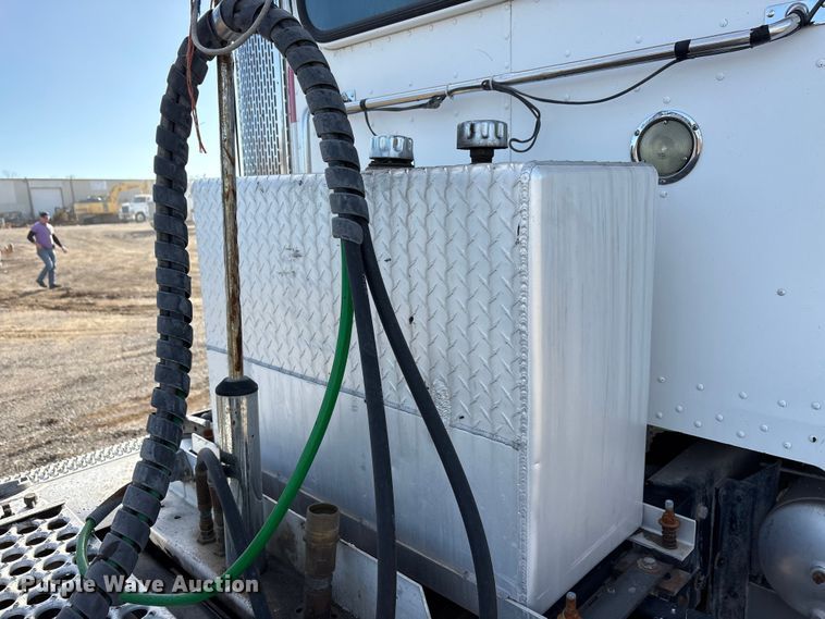 image for item ET5407 2007 Peterbilt 379 semi truck