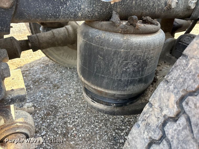 image for item ET5407 2007 Peterbilt 379 semi truck