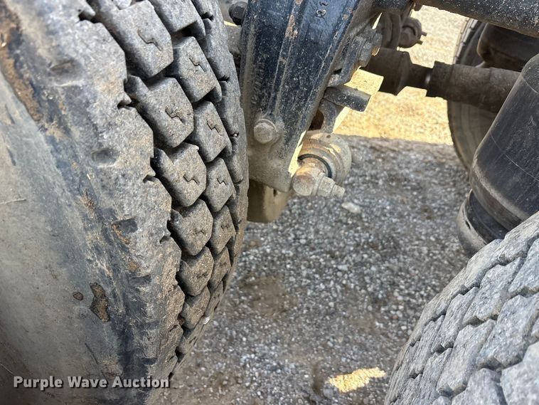 image for item ET5407 2007 Peterbilt 379 semi truck