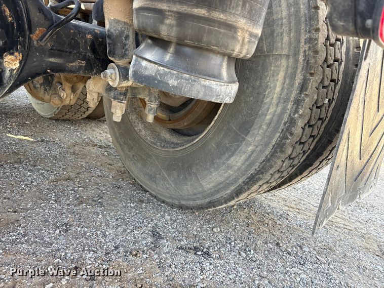 image for item ET5407 2007 Peterbilt 379 semi truck