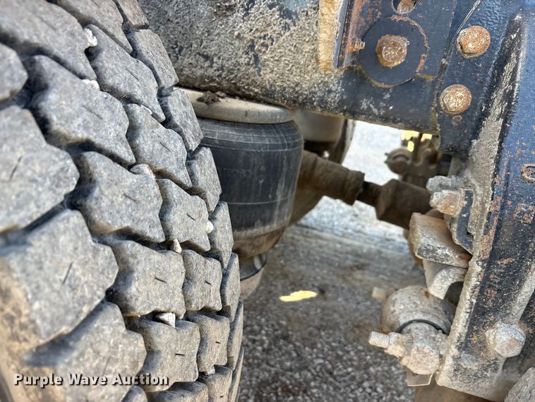 image for item ET5407 2007 Peterbilt 379 semi truck