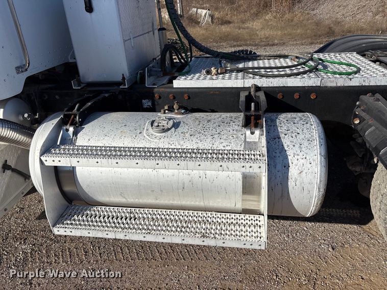 image for item ET5407 2007 Peterbilt 379 semi truck