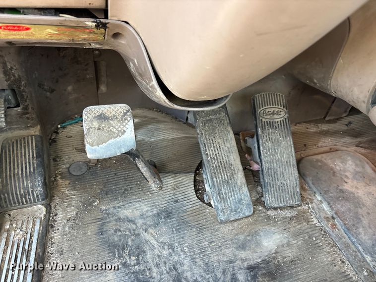 image for item ET5407 2007 Peterbilt 379 semi truck