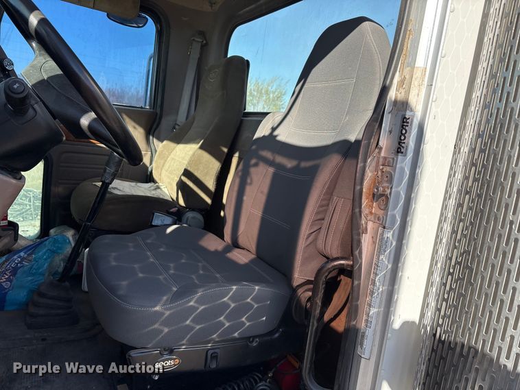 image for item ET5407 2007 Peterbilt 379 semi truck