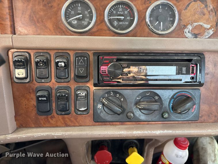 image for item ET5407 2007 Peterbilt 379 semi truck