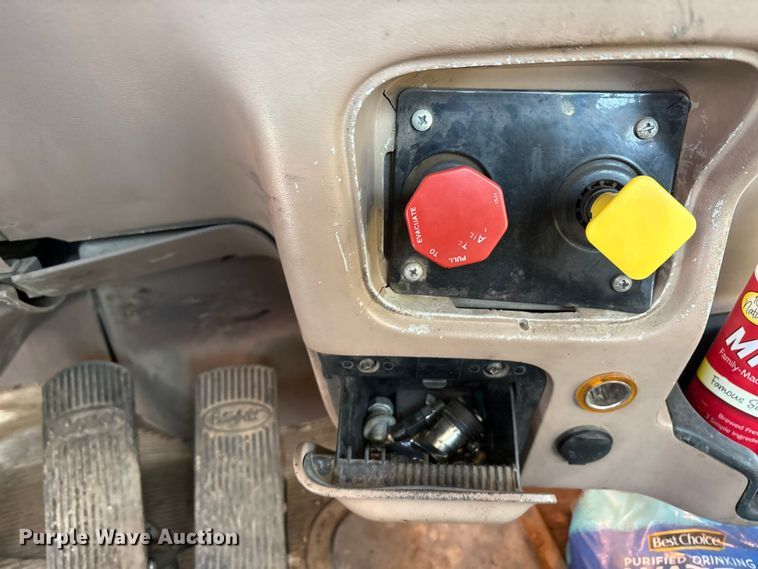 image for item ET5407 2007 Peterbilt 379 semi truck