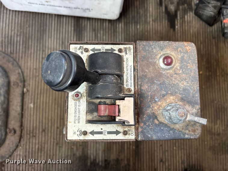 image for item ET5407 2007 Peterbilt 379 semi truck