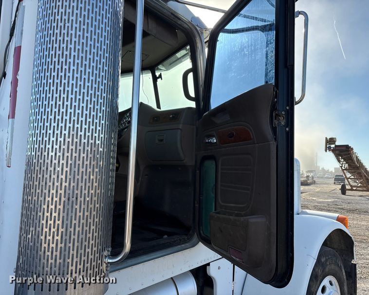 image for item ET5407 2007 Peterbilt 379 semi truck