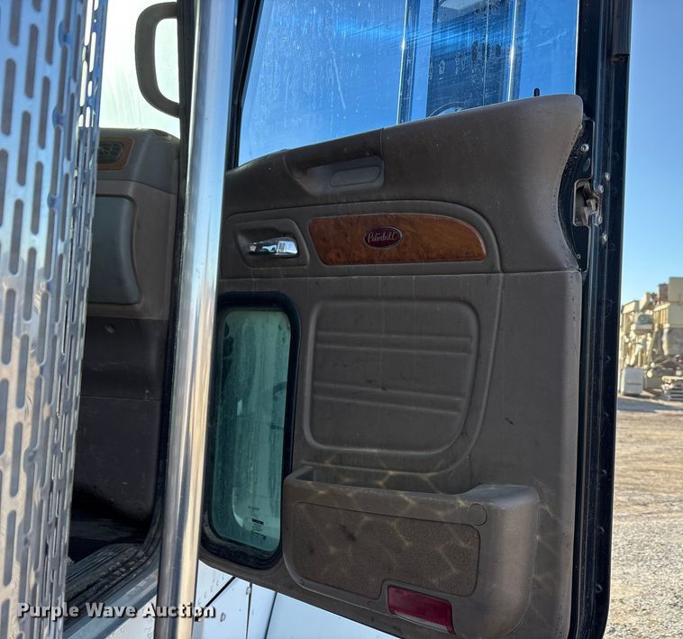 image for item ET5407 2007 Peterbilt 379 semi truck