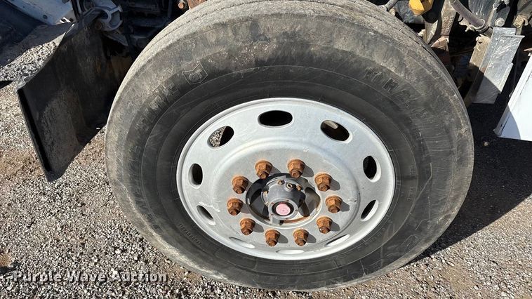 image for item ET5407 2007 Peterbilt 379 semi truck