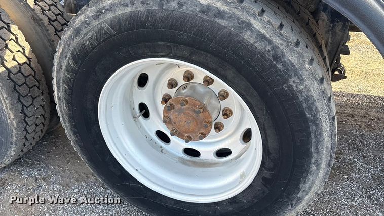 image for item ET5407 2007 Peterbilt 379 semi truck