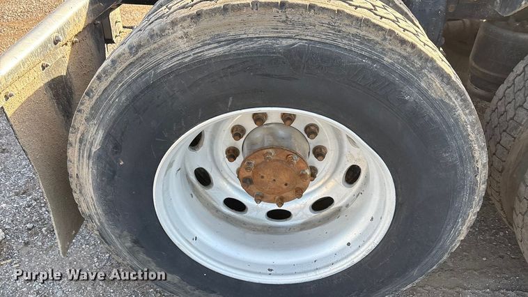 image for item ET5407 2007 Peterbilt 379 semi truck