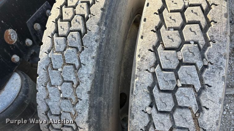 image for item ET5407 2007 Peterbilt 379 semi truck