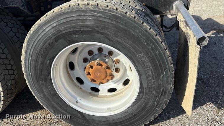 image for item ET5407 2007 Peterbilt 379 semi truck