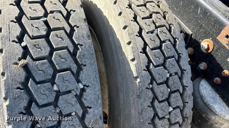 image for item ET5407 2007 Peterbilt 379 semi truck