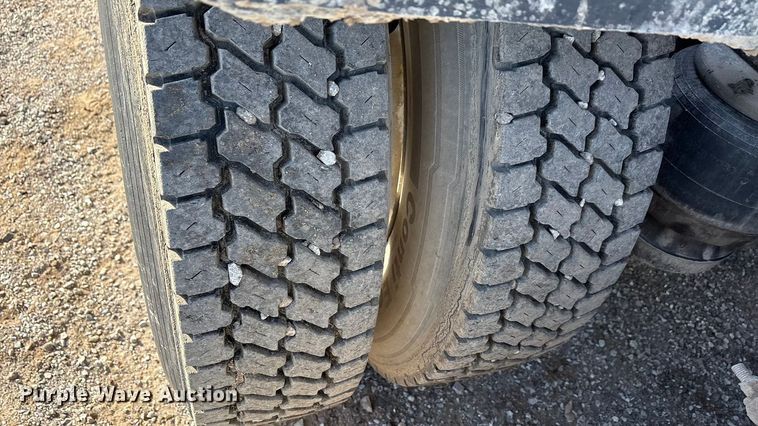 image for item ET5407 2007 Peterbilt 379 semi truck