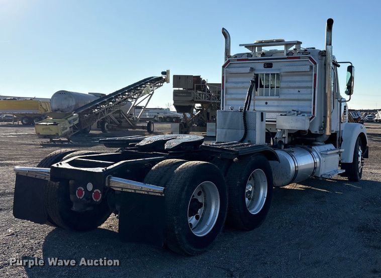 image for item ET5413 2013 Freightliner Coronado semi truck