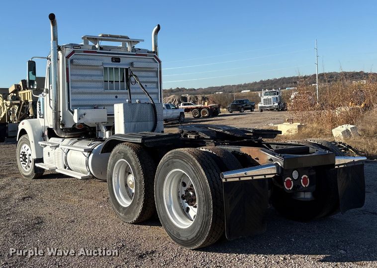 image for item ET5413 2013 Freightliner Coronado semi truck