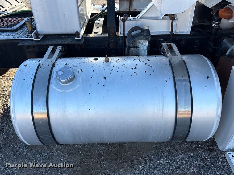 image for item ET5413 2013 Freightliner Coronado semi truck