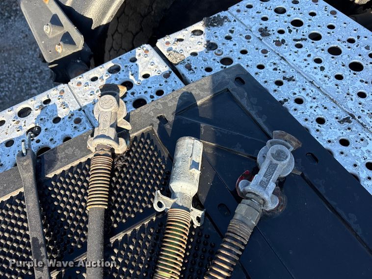 image for item ET5413 2013 Freightliner Coronado semi truck