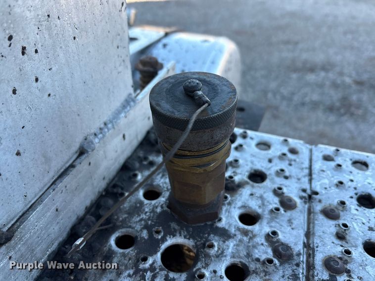 image for item ET5413 2013 Freightliner Coronado semi truck