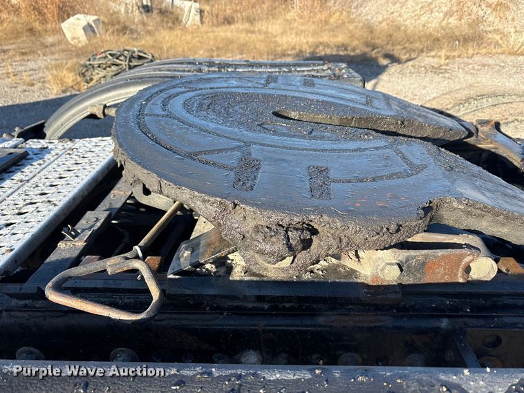 image for item ET5413 2013 Freightliner Coronado semi truck