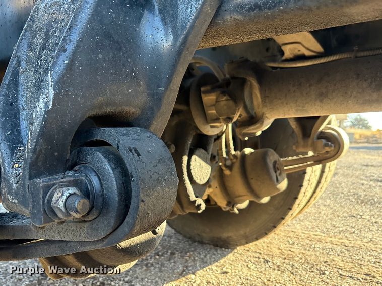 image for item ET5413 2013 Freightliner Coronado semi truck