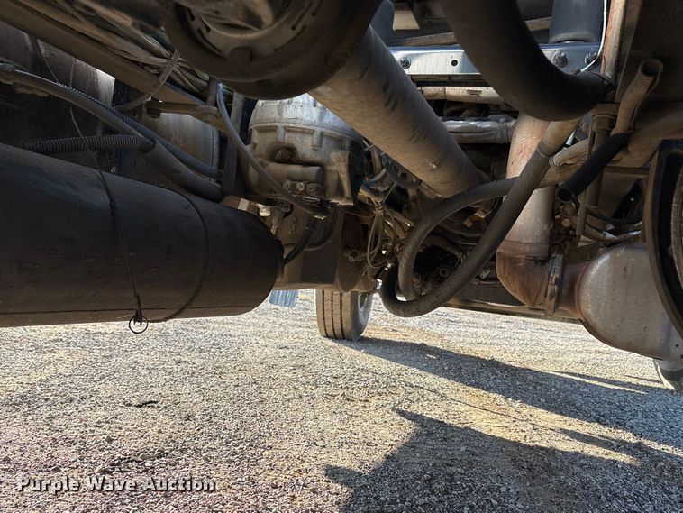 image for item ET5413 2013 Freightliner Coronado semi truck