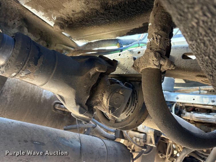 image for item ET5413 2013 Freightliner Coronado semi truck