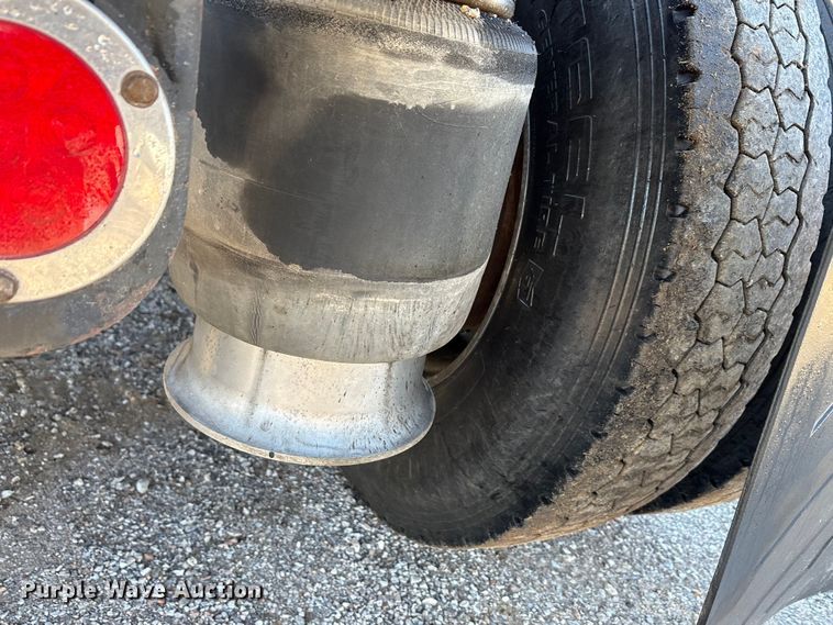 image for item ET5413 2013 Freightliner Coronado semi truck