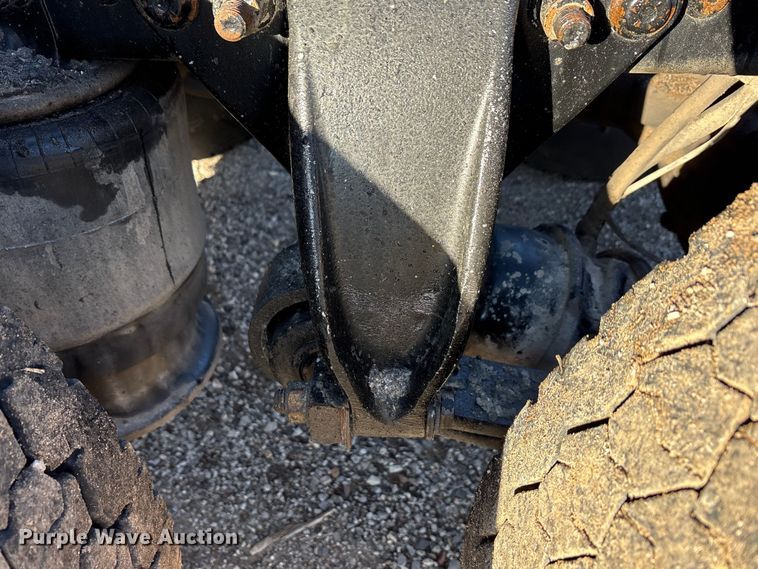 image for item ET5413 2013 Freightliner Coronado semi truck