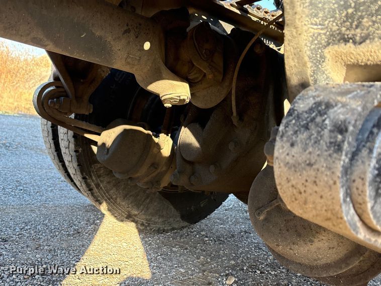 image for item ET5413 2013 Freightliner Coronado semi truck