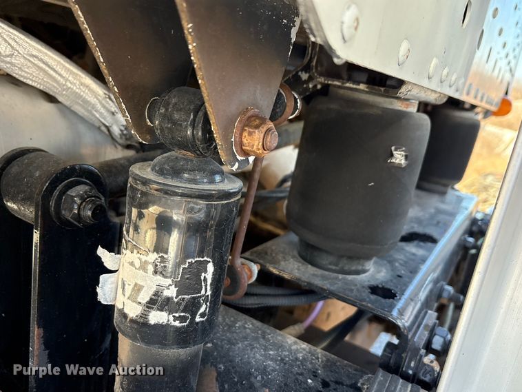 image for item ET5413 2013 Freightliner Coronado semi truck