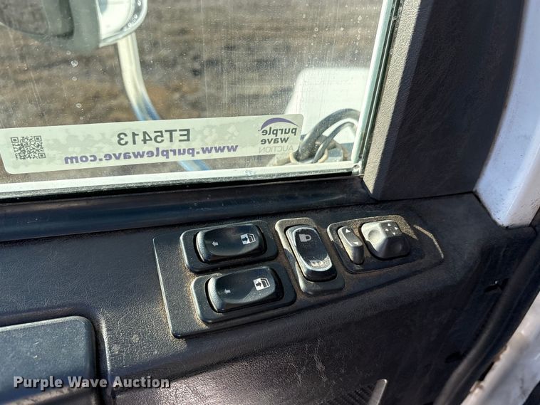 image for item ET5413 2013 Freightliner Coronado semi truck