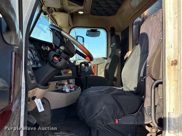 image for item ET5413 2013 Freightliner Coronado semi truck