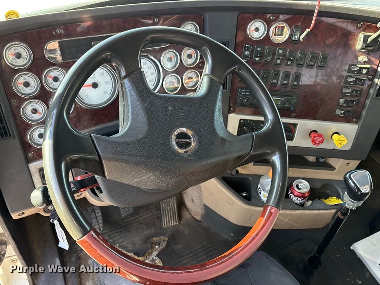 image for item ET5413 2013 Freightliner Coronado semi truck