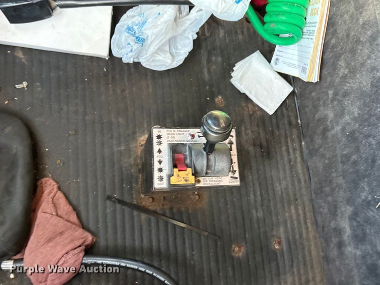 image for item ET5413 2013 Freightliner Coronado semi truck