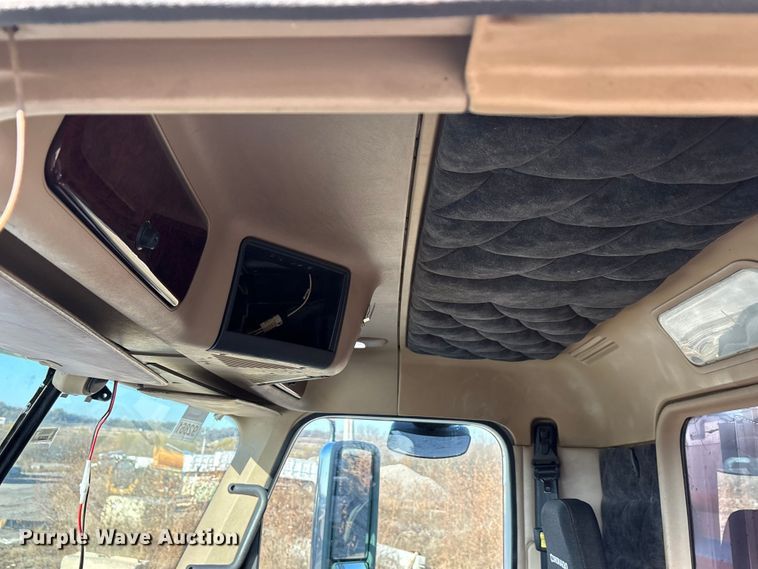 image for item ET5413 2013 Freightliner Coronado semi truck