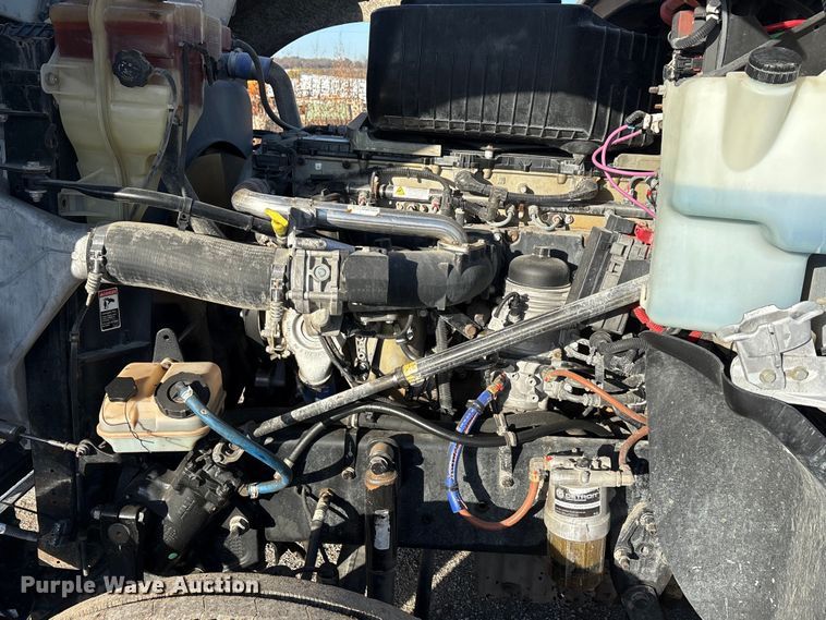 image for item ET5413 2013 Freightliner Coronado semi truck