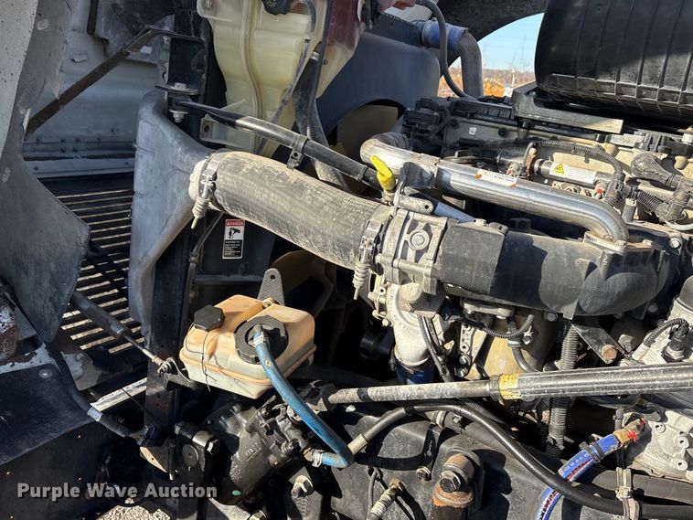 image for item ET5413 2013 Freightliner Coronado semi truck