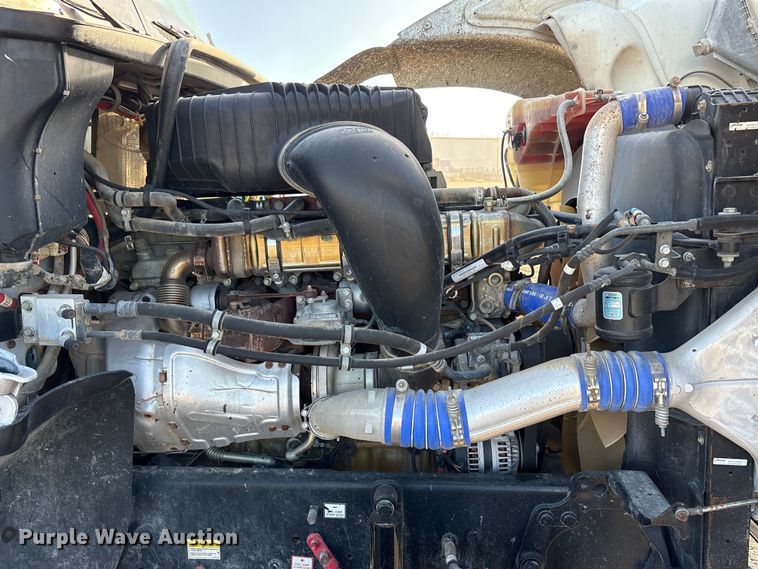 image for item ET5413 2013 Freightliner Coronado semi truck