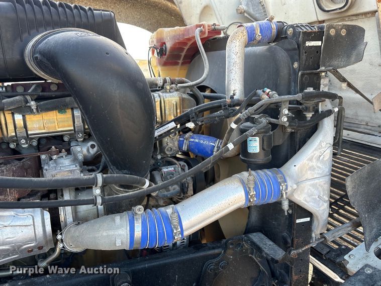 image for item ET5413 2013 Freightliner Coronado semi truck