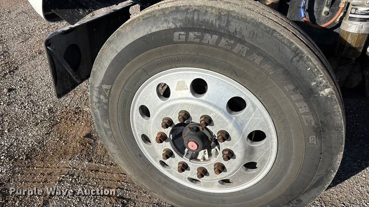 image for item ET5413 2013 Freightliner Coronado semi truck