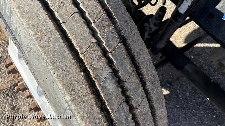 image for item ET5413 2013 Freightliner Coronado semi truck