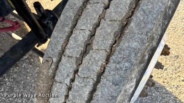 image for item ET5413 2013 Freightliner Coronado semi truck