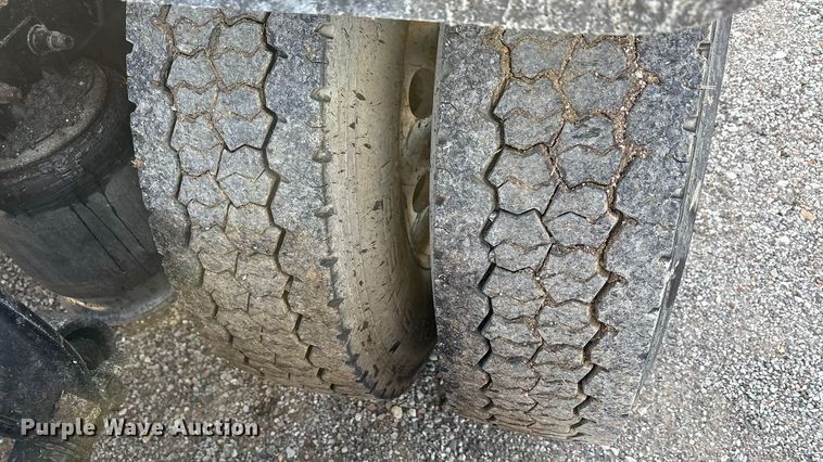 image for item ET5413 2013 Freightliner Coronado semi truck