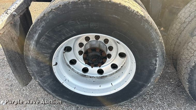 image for item ET5413 2013 Freightliner Coronado semi truck